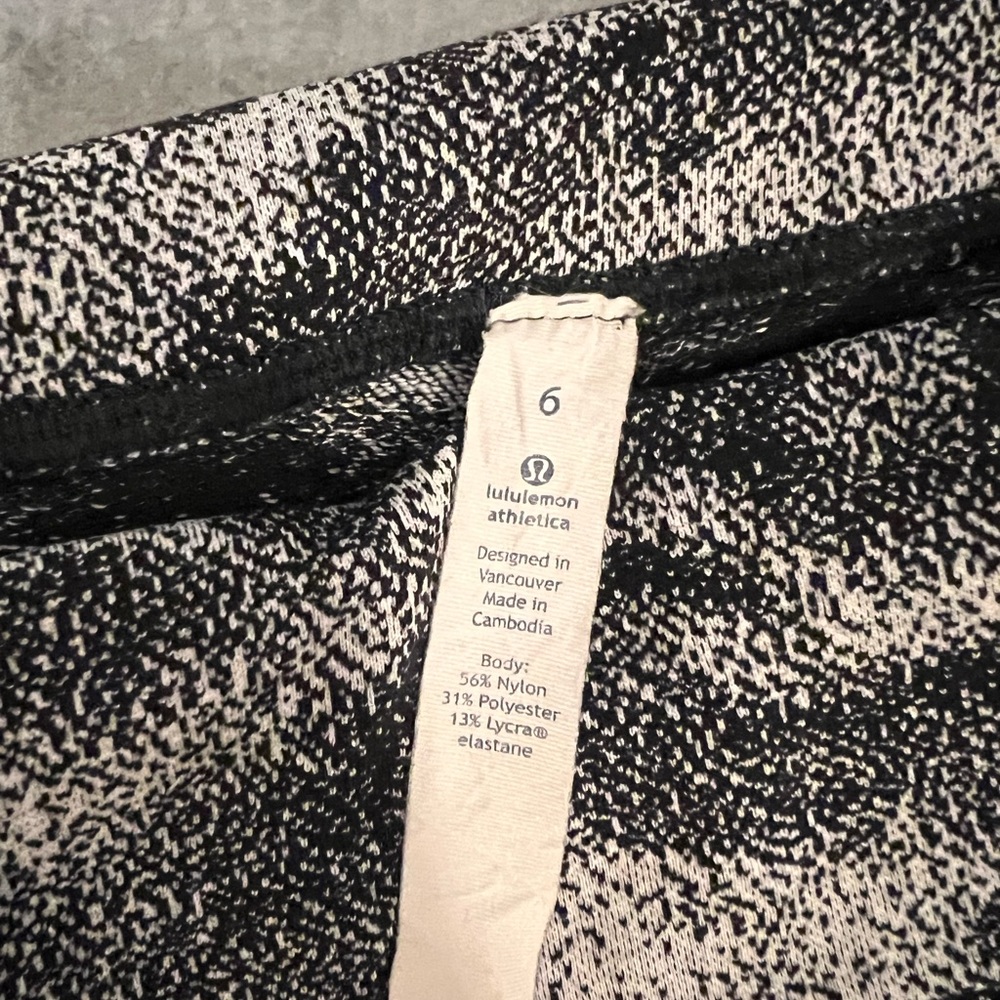 Lululemon Wunder Under Leggings 27” inseam - Picture 2 of 4